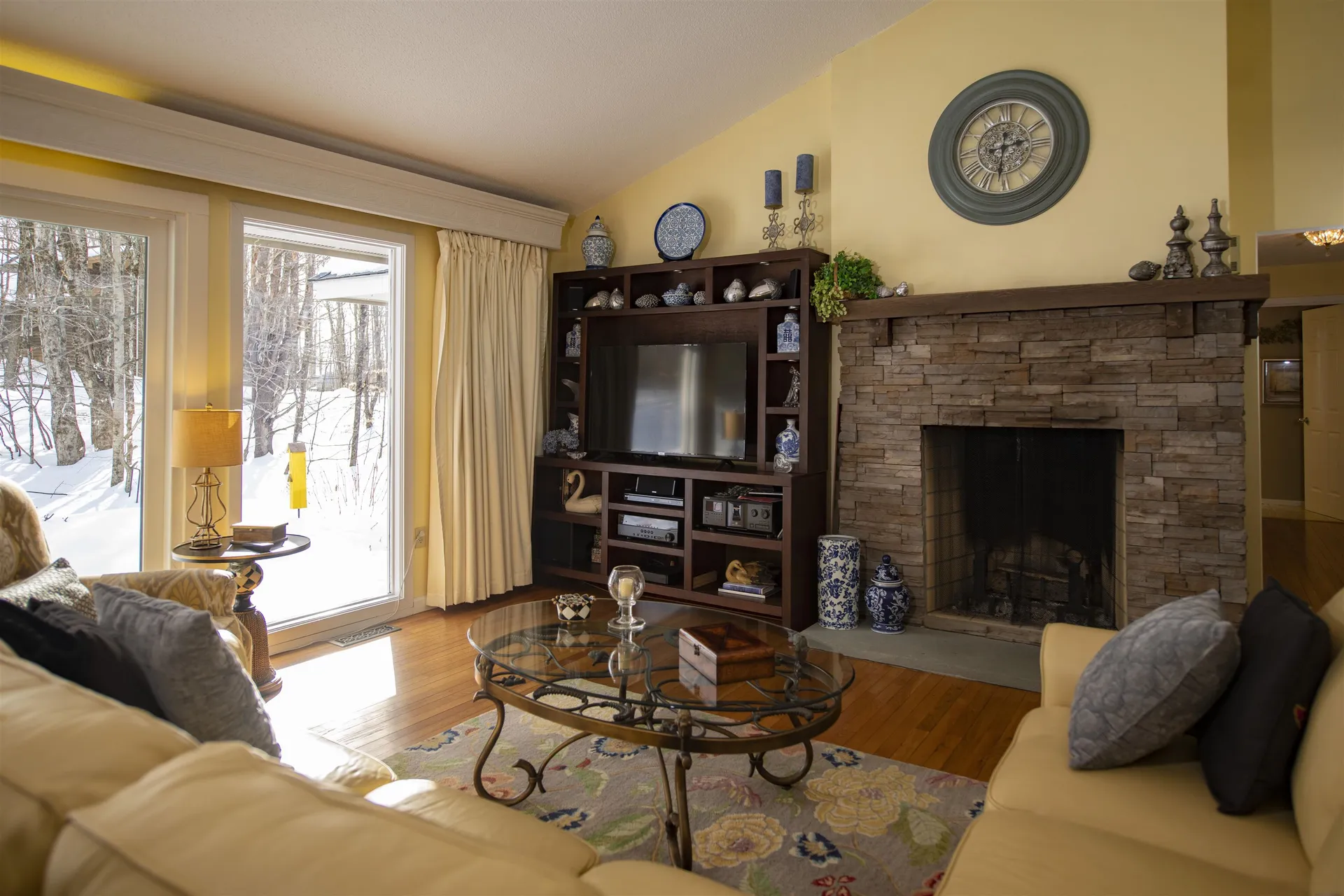 87 Robbins Hill Hartford VT 05059