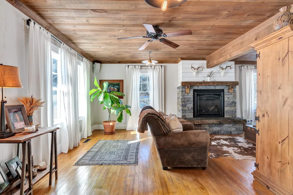4678 South Road Woodstock VT 05071