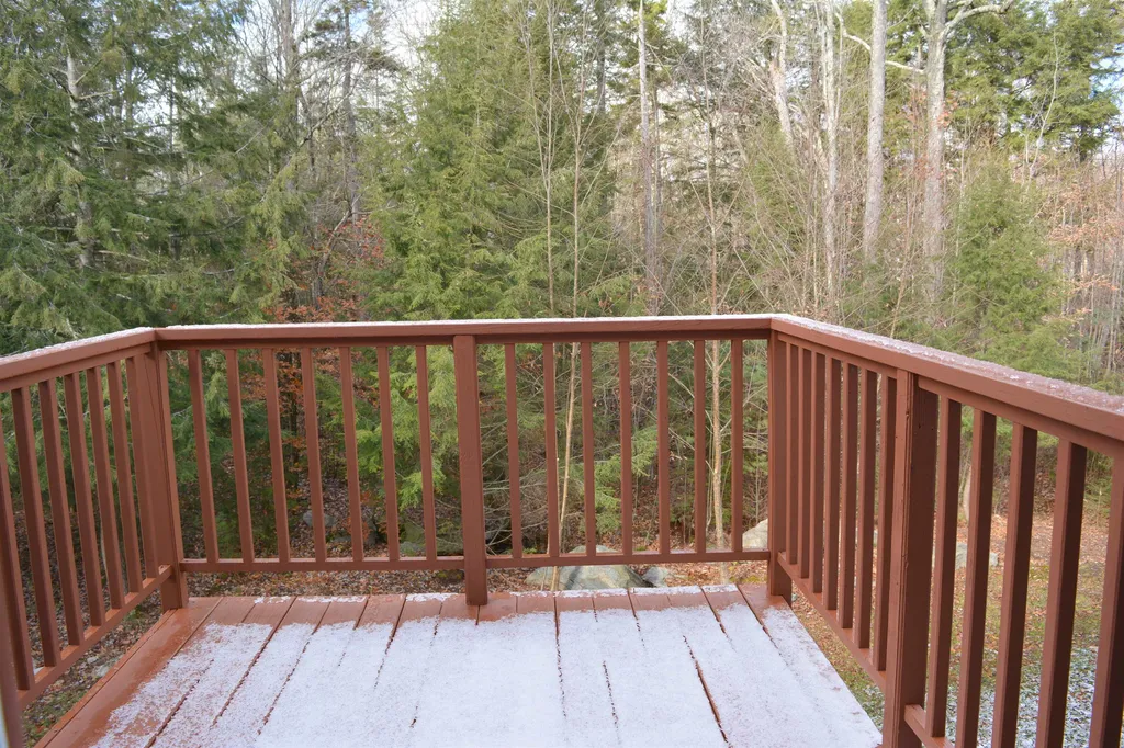 24 Hickory Overlook Enfield NH 03748