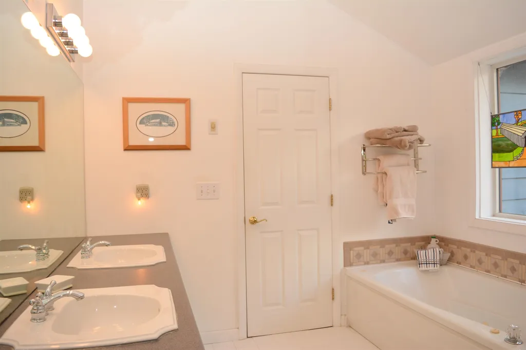 24 Hickory Overlook Enfield NH 03748