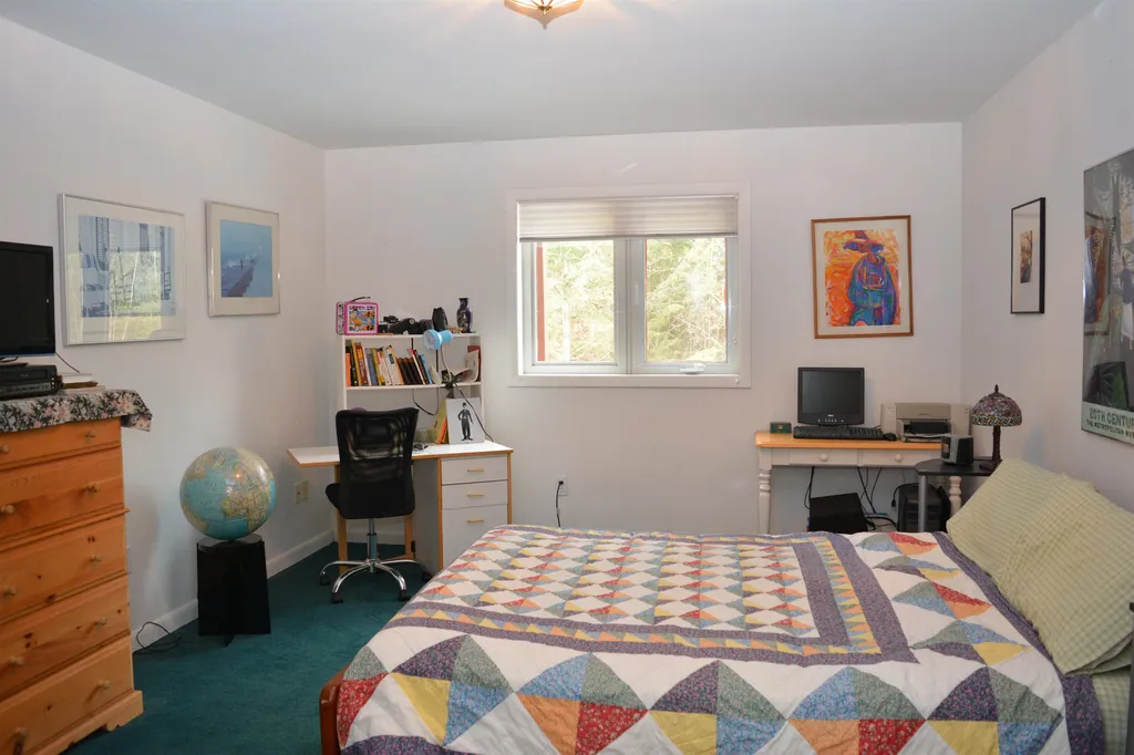 24 Hickory Overlook Enfield NH 03748