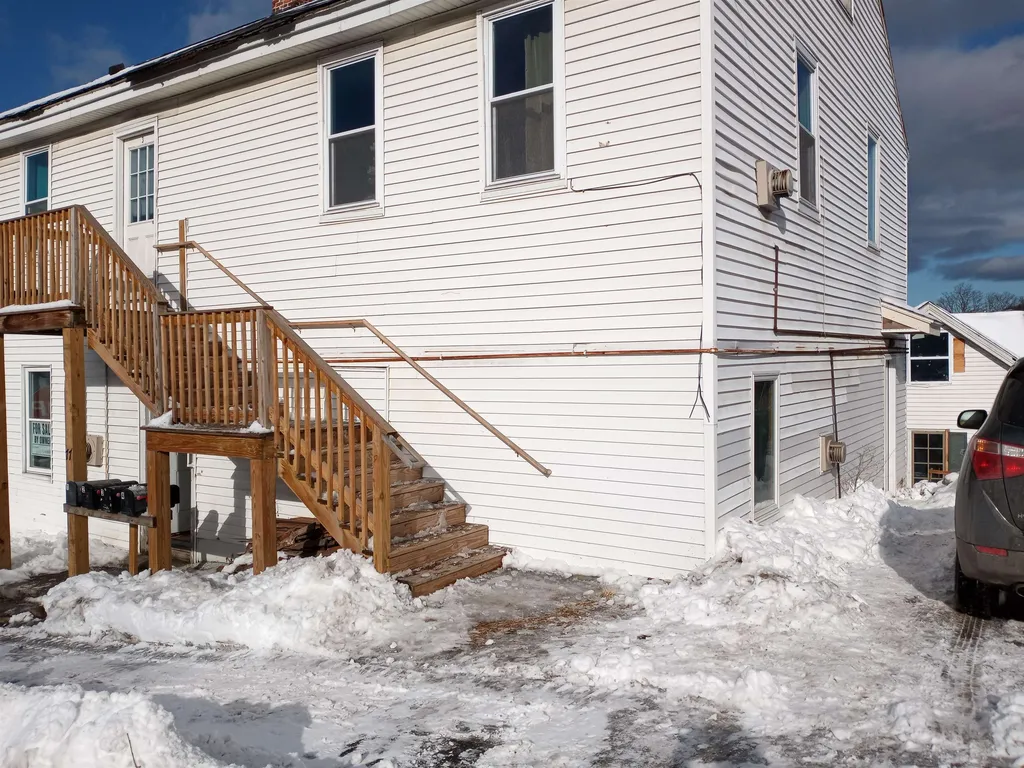 77 Central Street Claremont NH 03743