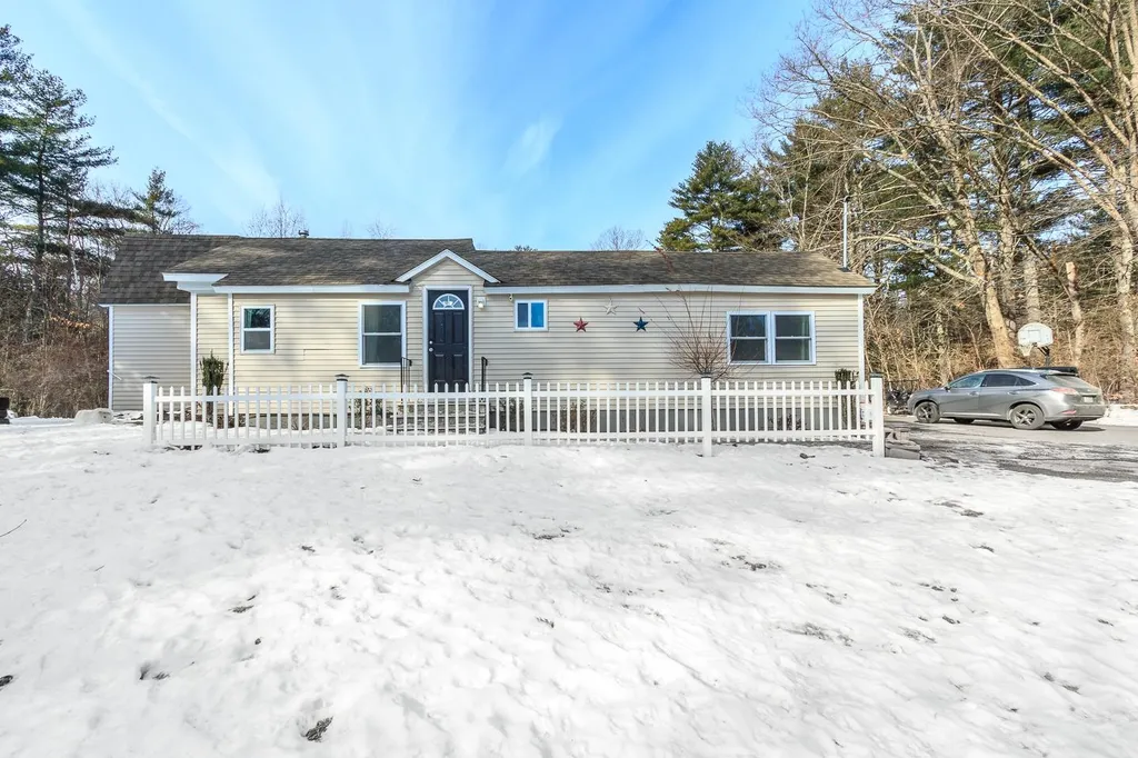 97 Chester Road Raymond NH 03077
