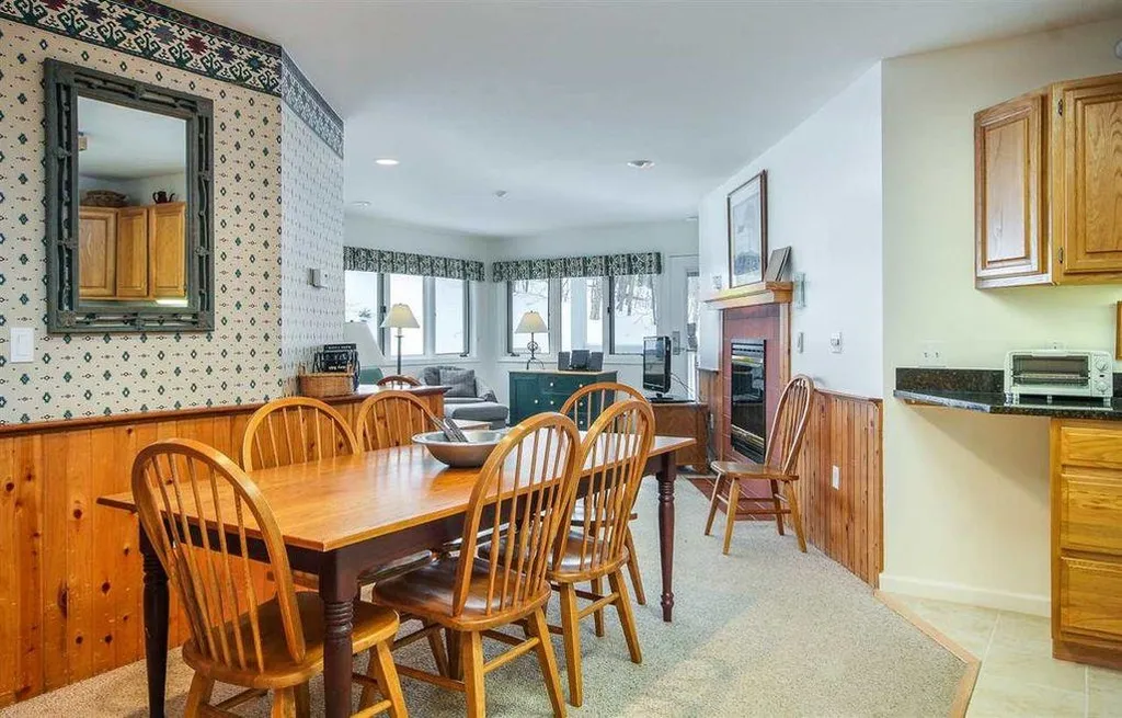 24/b Willows Cambridge VT 05464