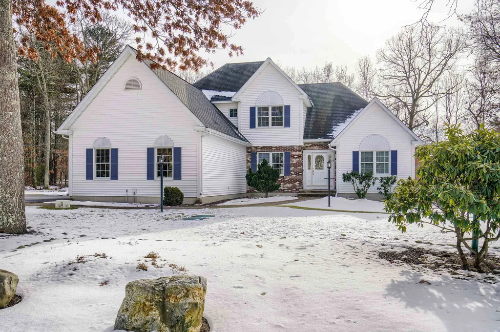 13 Ellsworth Lane Pelham NH 03076