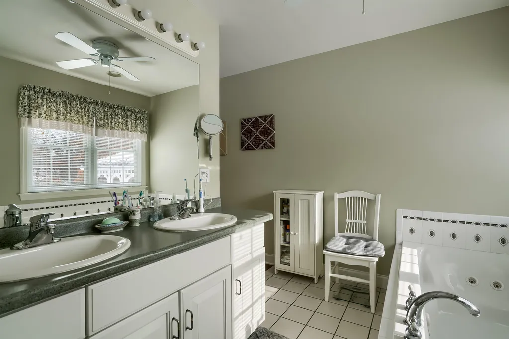 13 Ellsworth Lane Pelham NH 03076