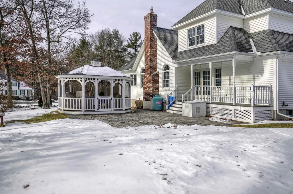 13 Ellsworth Lane Pelham NH 03076