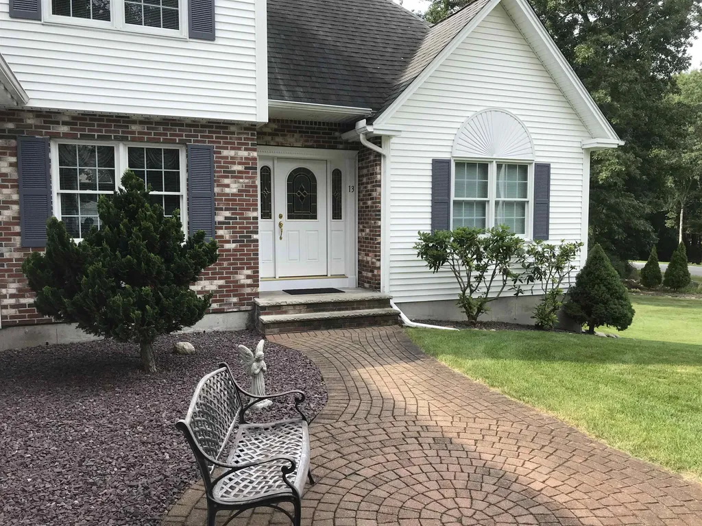 13 Ellsworth Lane Pelham NH 03076