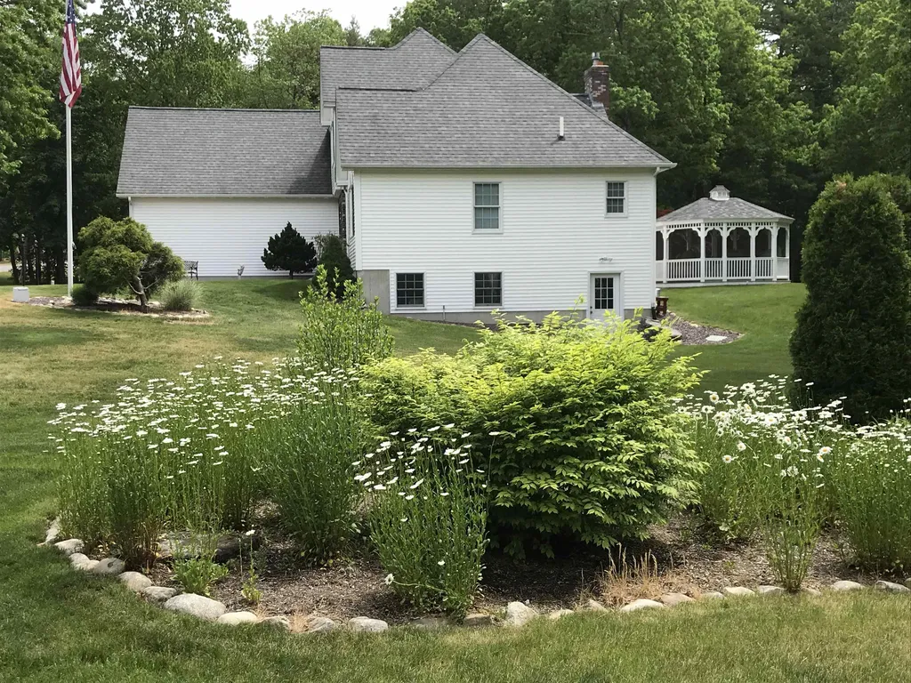 13 Ellsworth Lane Pelham NH 03076