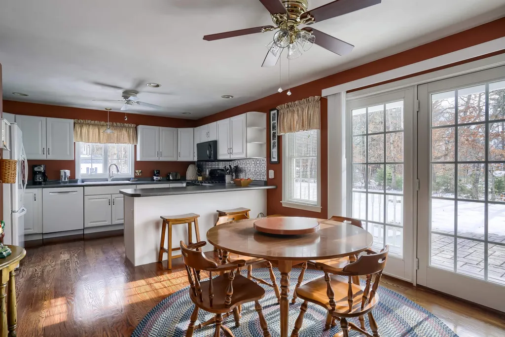 13 Ellsworth Lane Pelham NH 03076