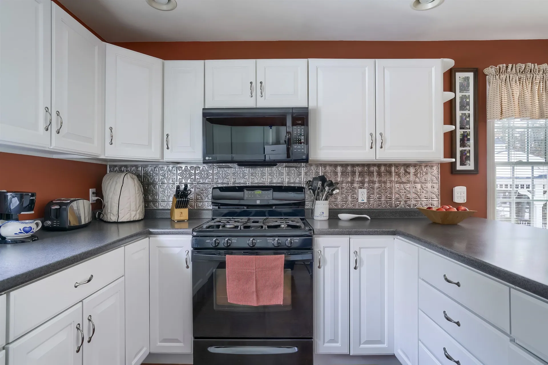13 Ellsworth Lane Pelham NH 03076