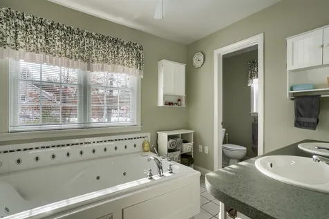 13 Ellsworth Lane Pelham NH 03076