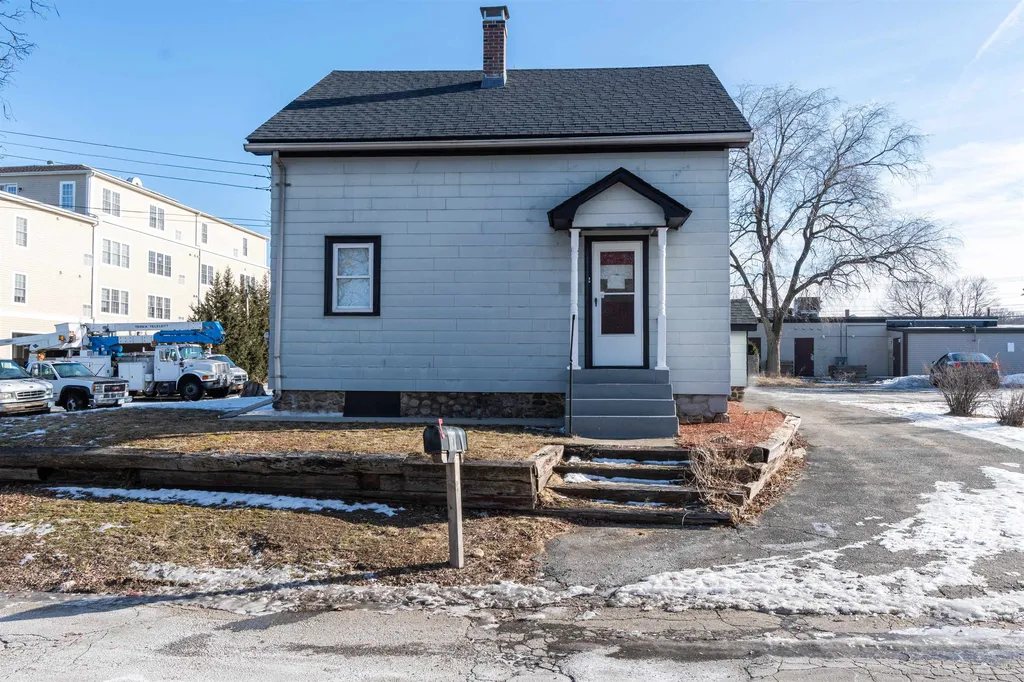 16 Cherry Avenue Manchester NH 03103