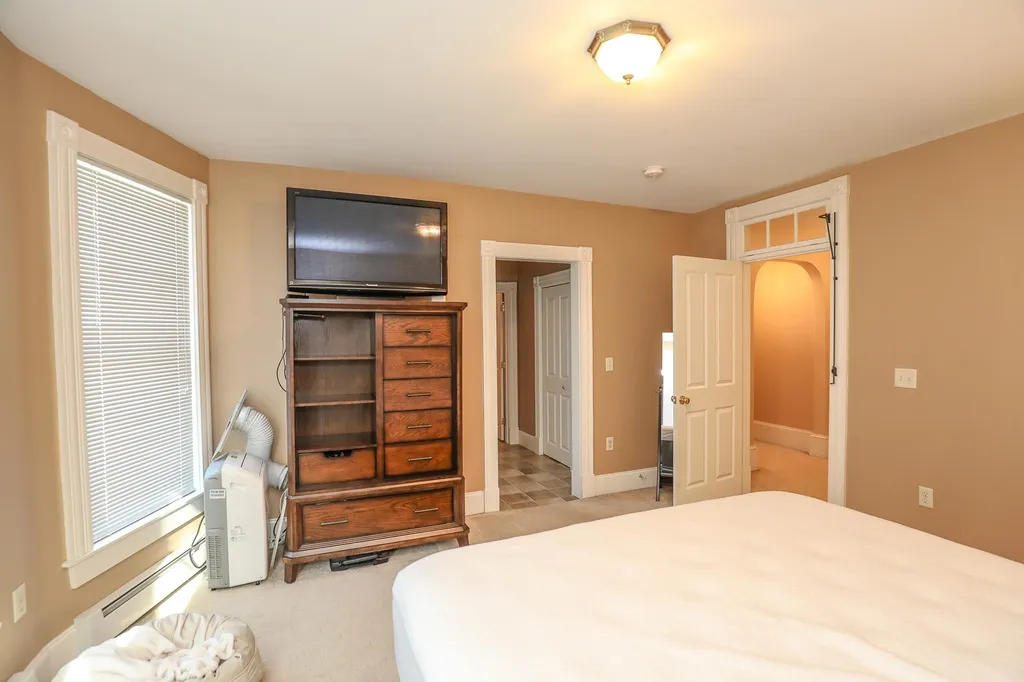 282 Myrtle Street Manchester NH 03104