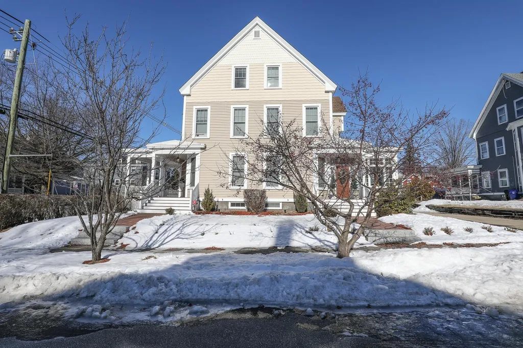 282 Myrtle Street Manchester NH 03104
