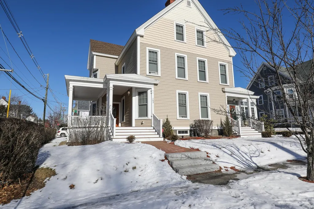 282 Myrtle Street Manchester NH 03104