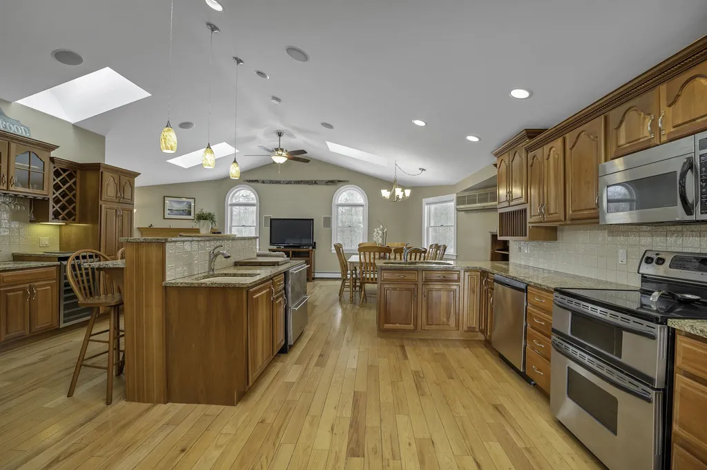 18 Pleasant Street Meredith NH 03253