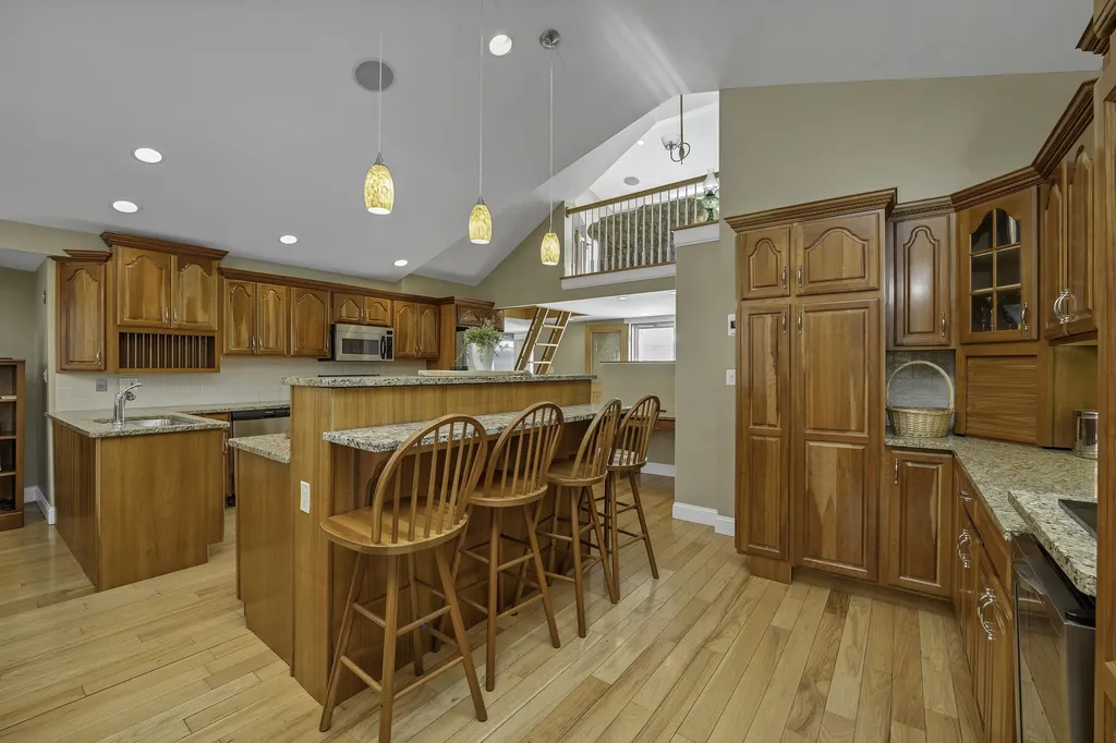 18 Pleasant Street Meredith NH 03253