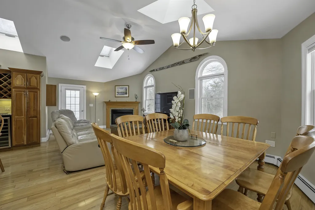 18 Pleasant Street Meredith NH 03253
