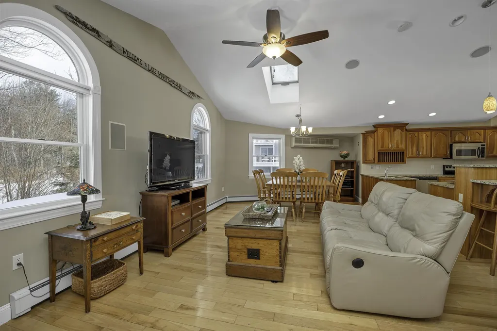 18 Pleasant Street Meredith NH 03253