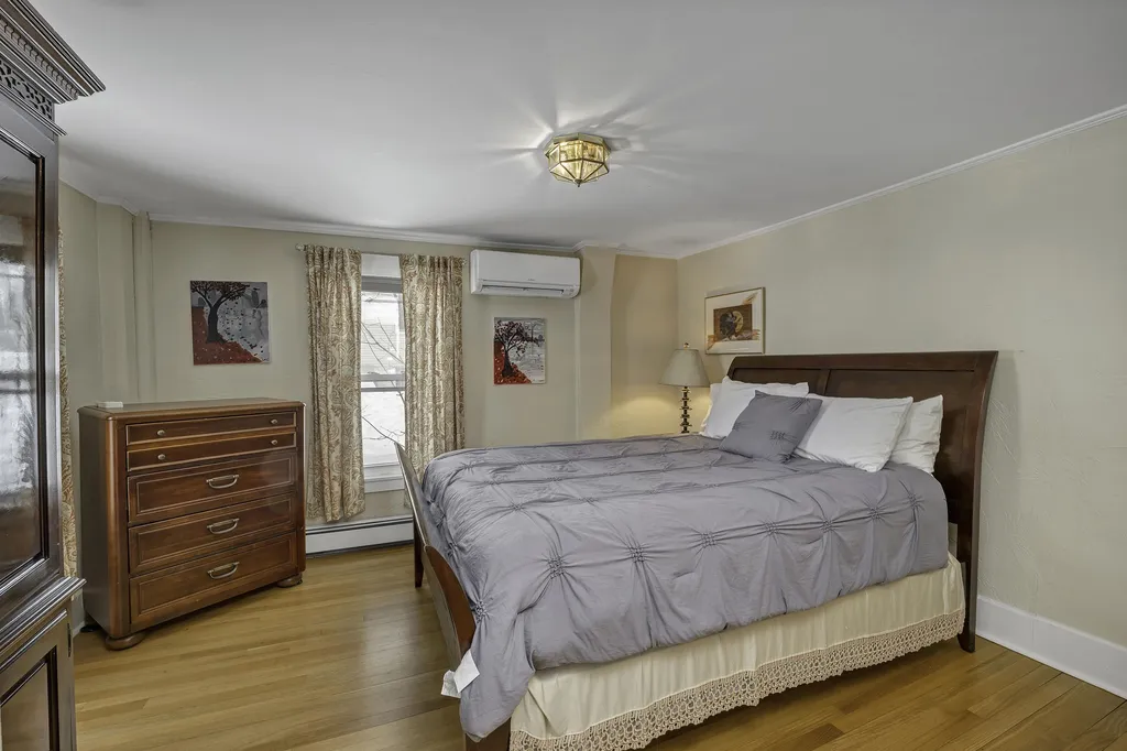 18 Pleasant Street Meredith NH 03253