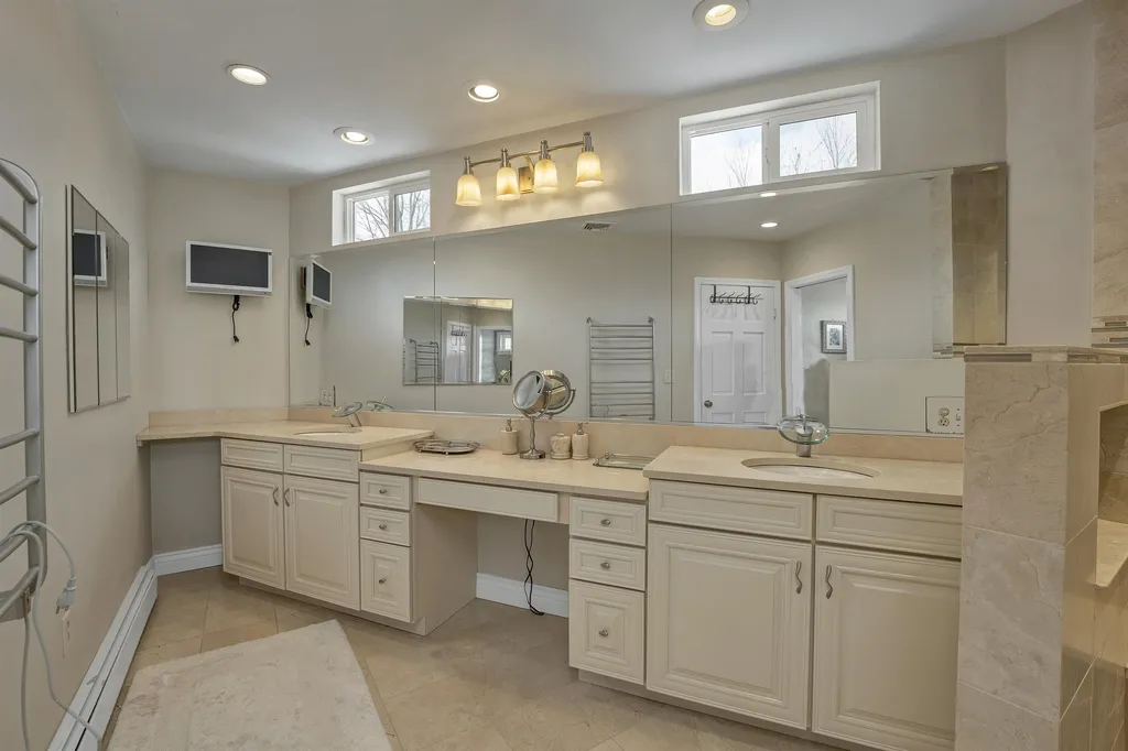 18 Pleasant Street Meredith NH 03253