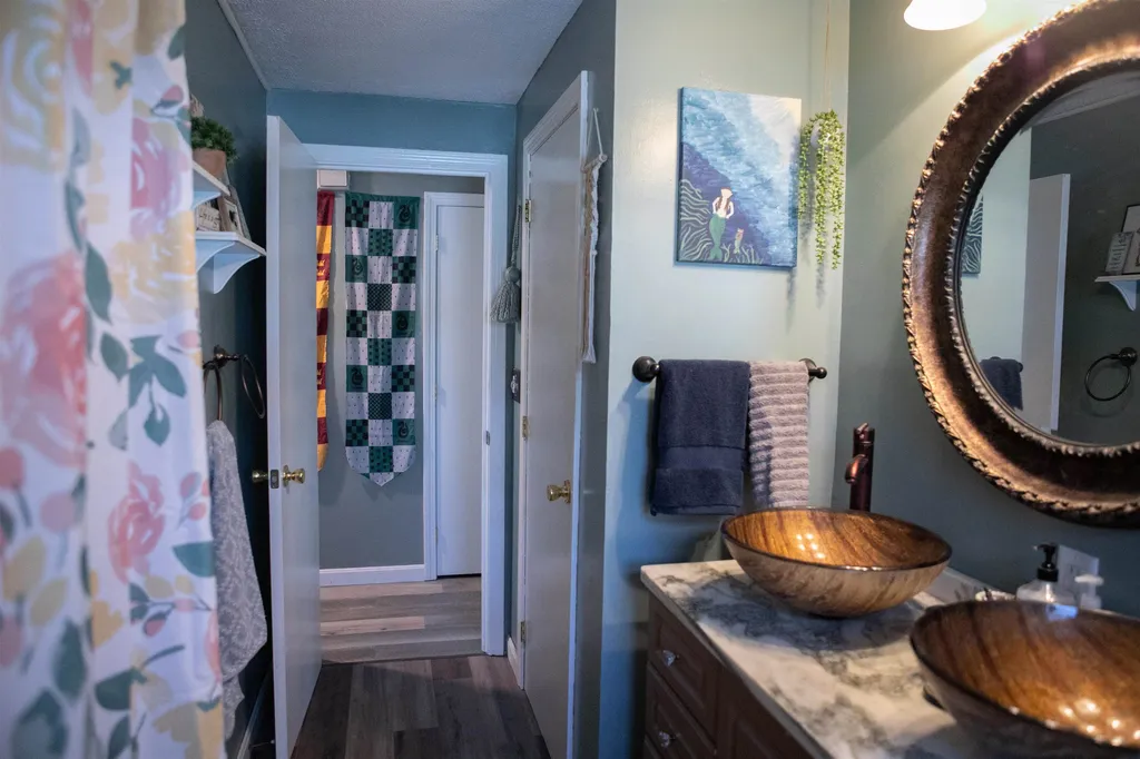 245 Wadleigh Falls Road Lee NH 03861