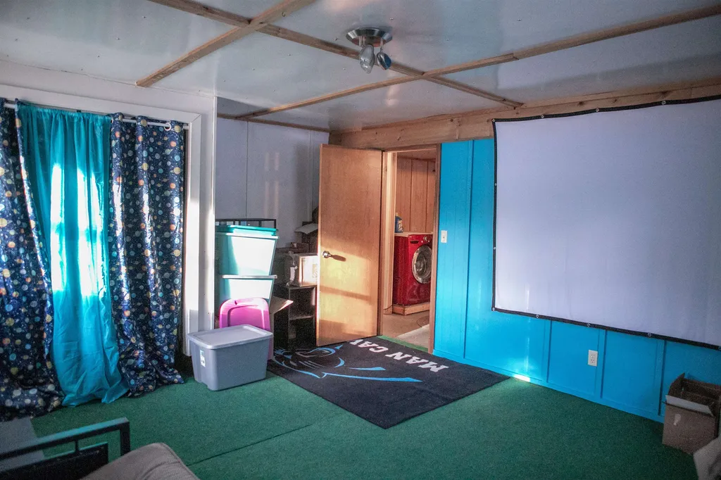 245 Wadleigh Falls Road Lee NH 03861