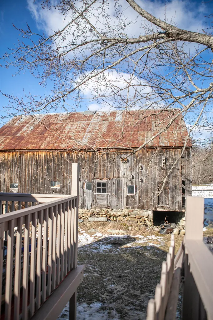 245 Wadleigh Falls Road Lee NH 03861