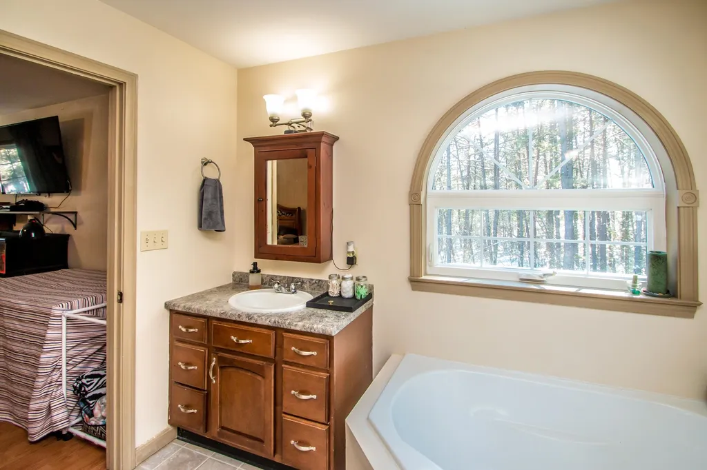 514 Silver Pine Lane Tamworth NH 03886