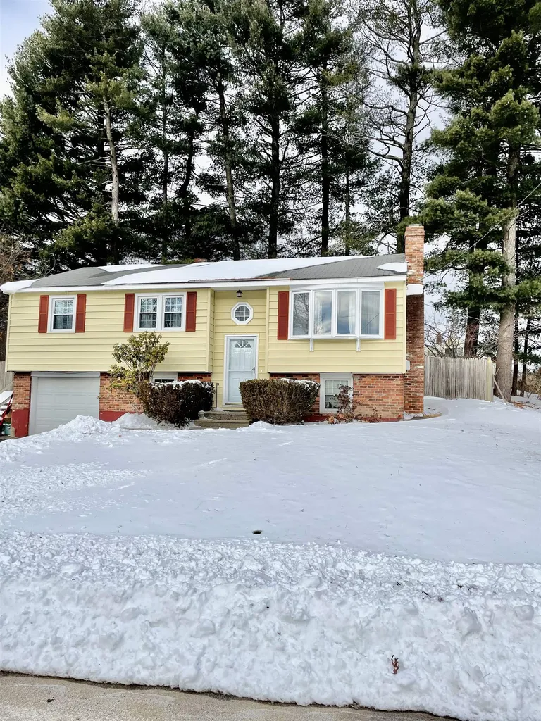 29 Briand Drive Nashua NH 03063