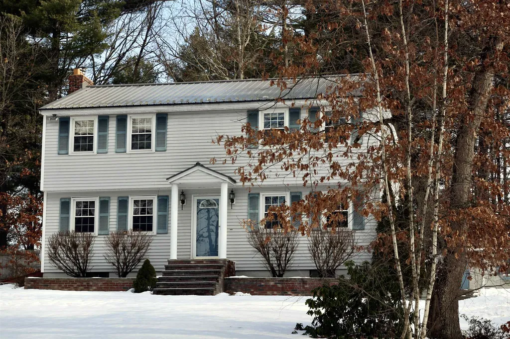 4 Alan Circle Londonderry NH 03053