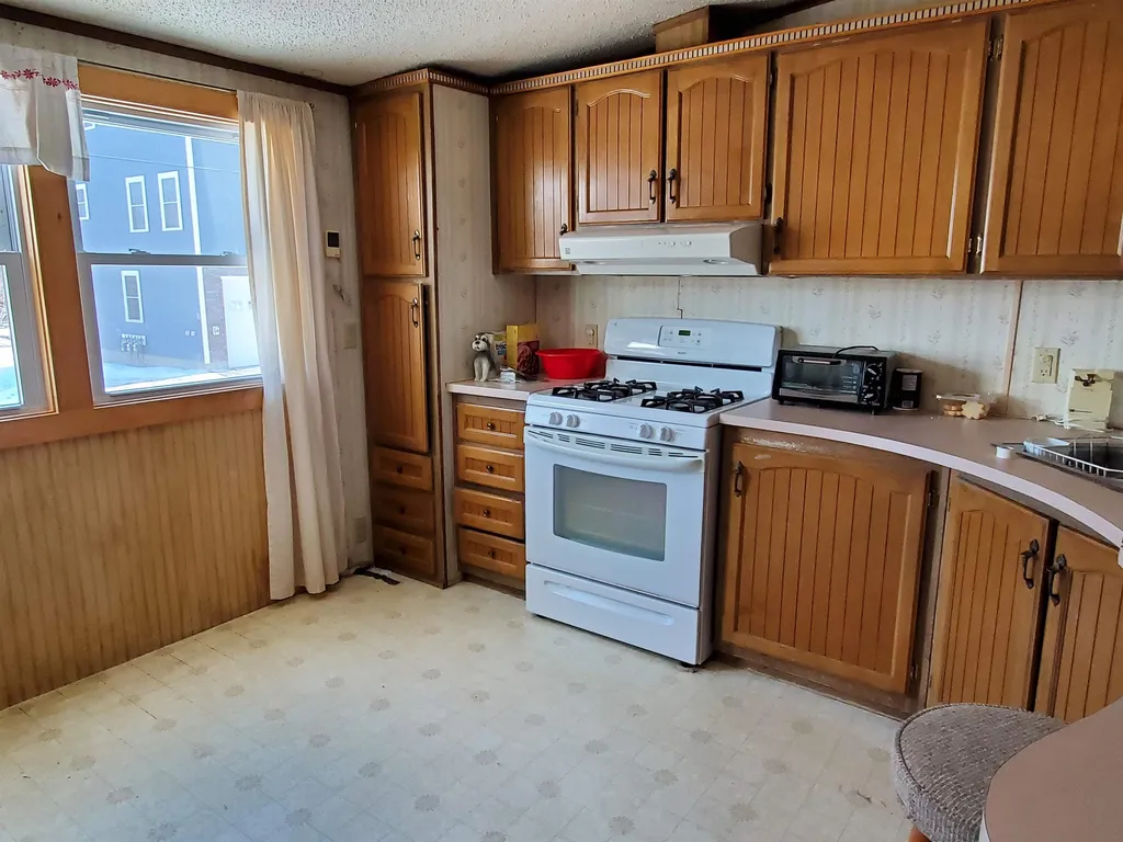 7 Dartmouth Street Enfield NH 03748