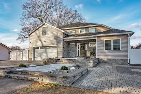 5 Gardner Avenue Salem NH 03079