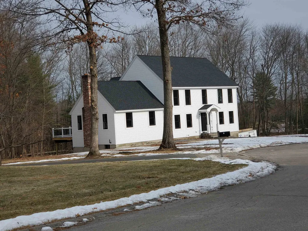 7 Silverthorne Drive Salem NH 03079
