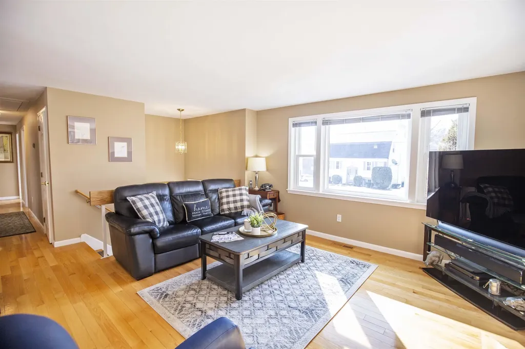 45 Brinton Drive Nashua NH 03064