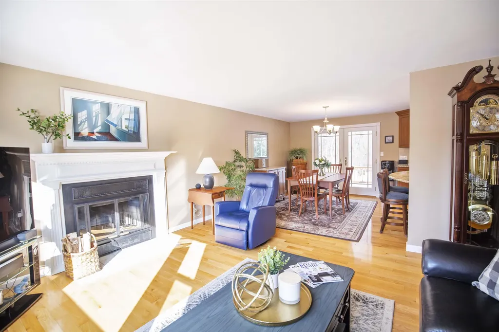 45 Brinton Drive Nashua NH 03064