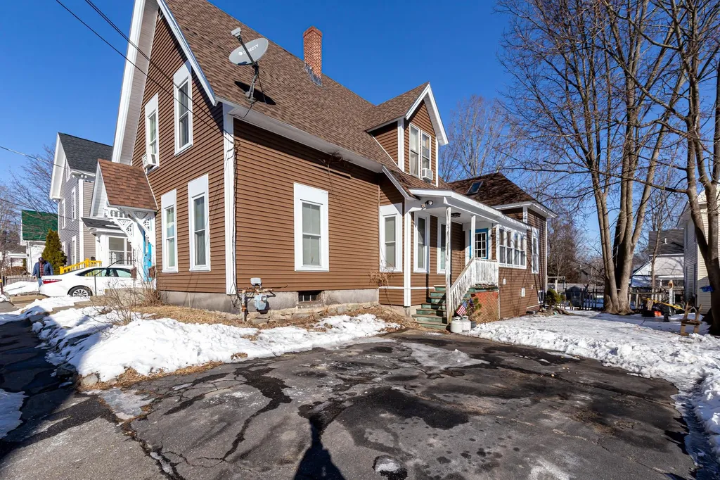 22 Lyndon Street Concord NH 03301