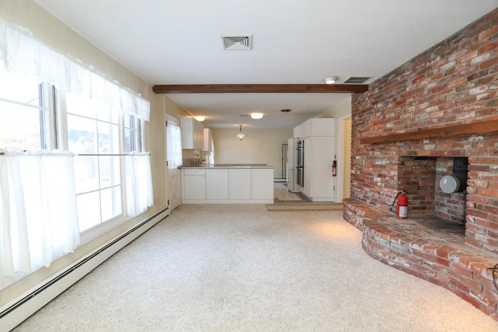 11 Strawberry Hill Road Bedford NH 03110-5608