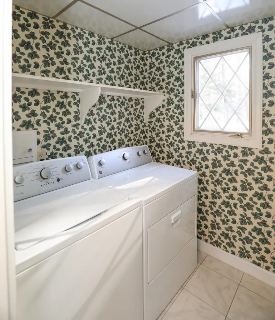 11 Strawberry Hill Road Bedford NH 03110-5608