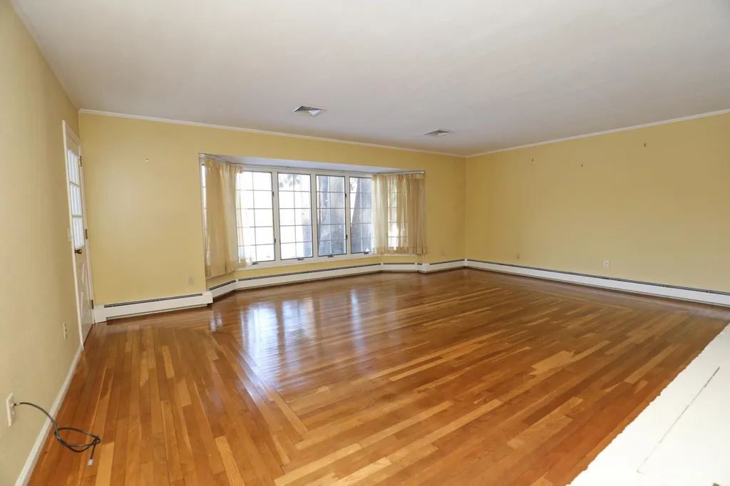 11 Strawberry Hill Road Bedford NH 03110-5608