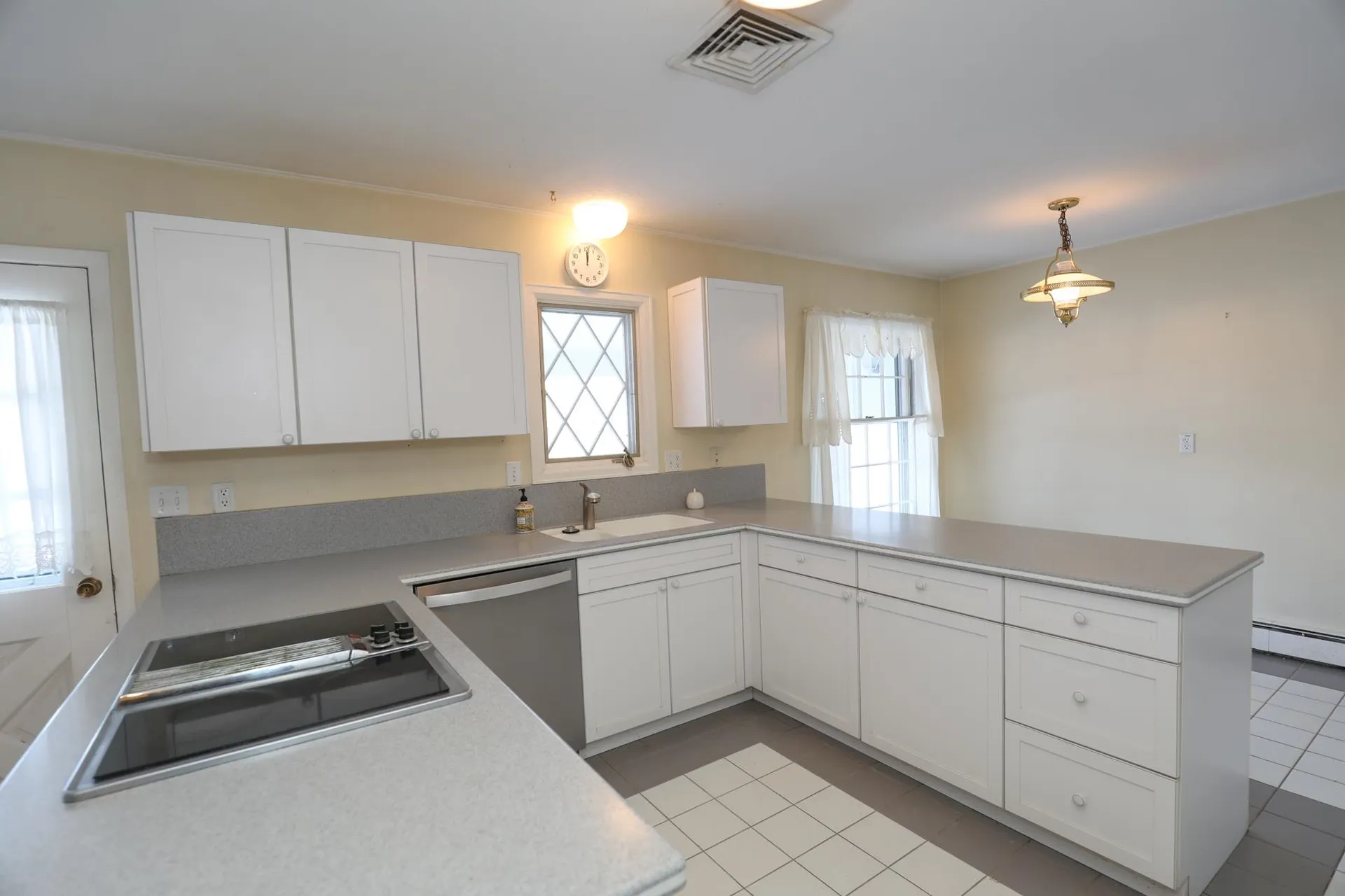 11 Strawberry Hill Road Bedford NH 03110-5608