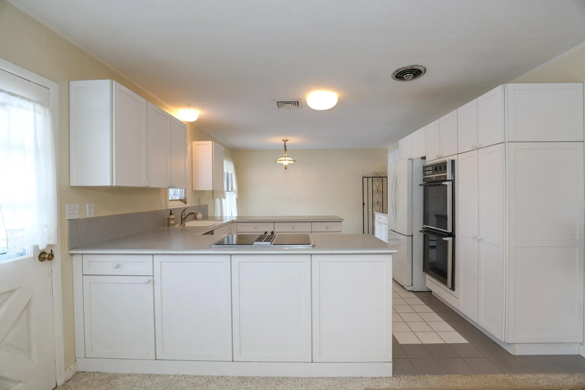11 Strawberry Hill Road Bedford NH 03110-5608