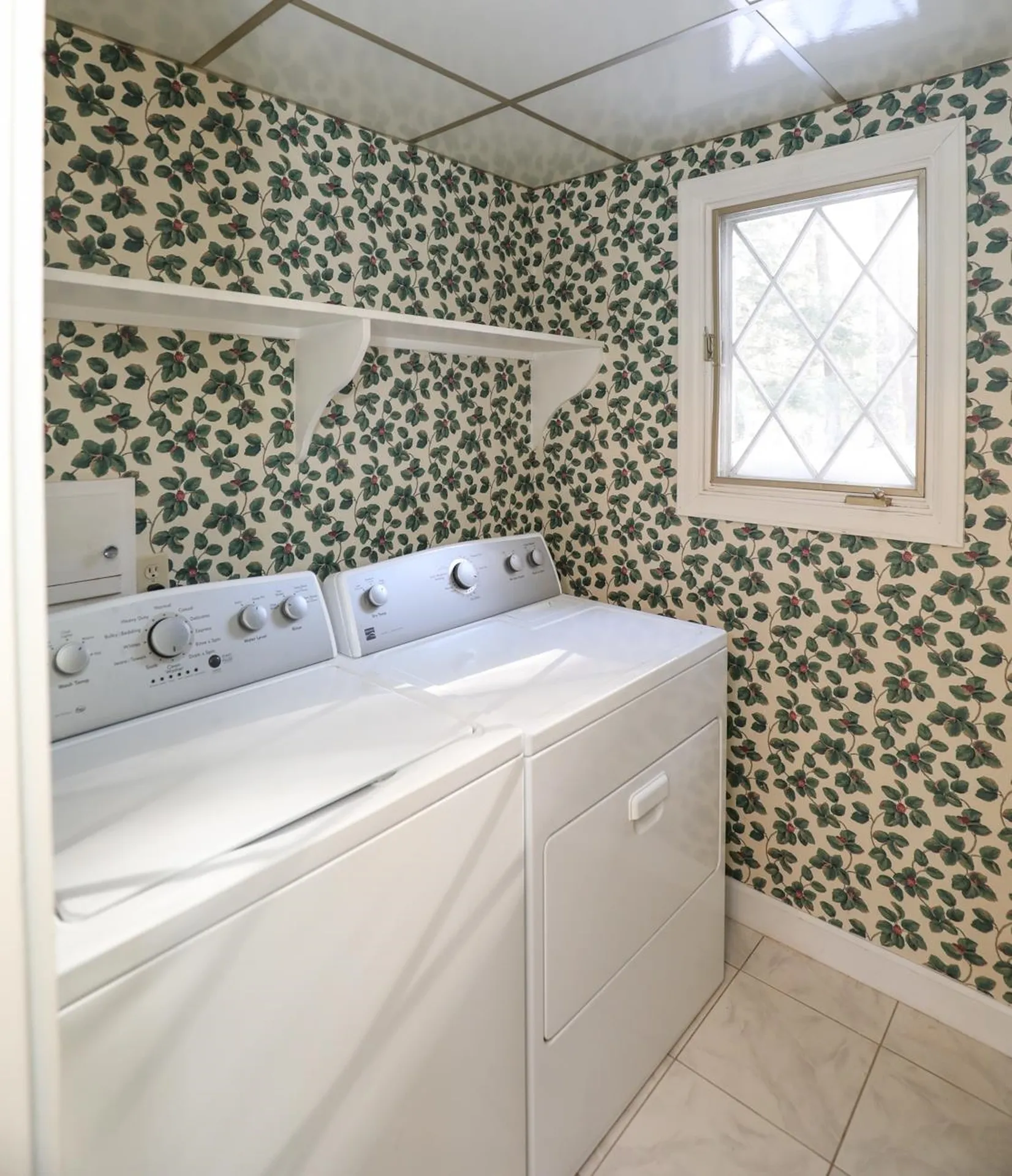11 Strawberry Hill Road Bedford NH 03110-5608