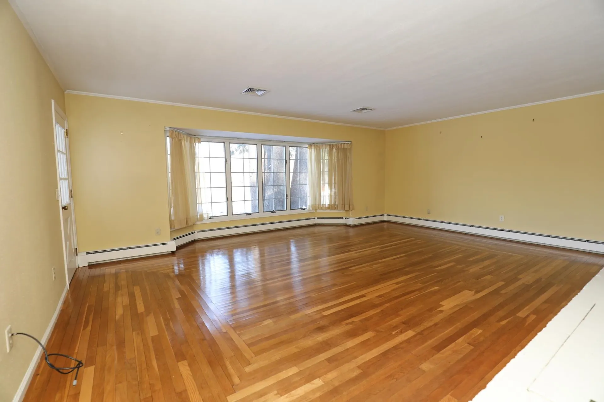 11 Strawberry Hill Road Bedford NH 03110-5608