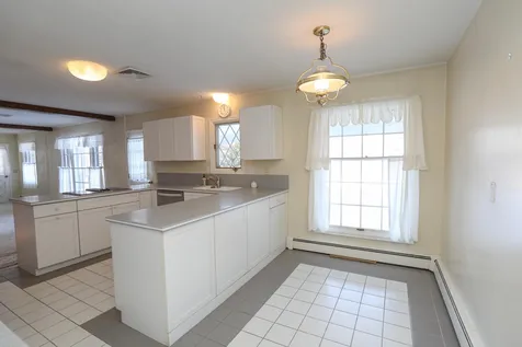11 Strawberry Hill Road Bedford NH 03110-5608