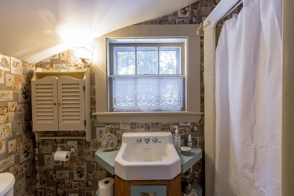 27 Pleasant Street Epping NH 03042