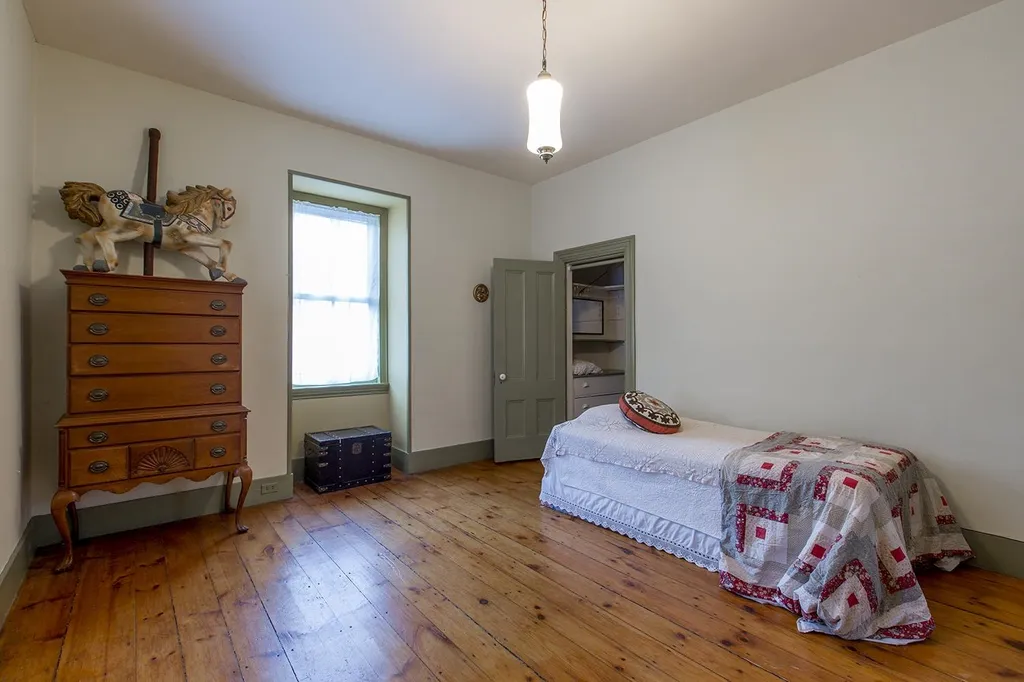 27 Pleasant Street Epping NH 03042