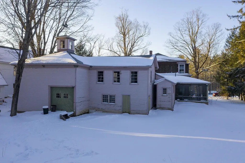 27 Pleasant Street Epping NH 03042