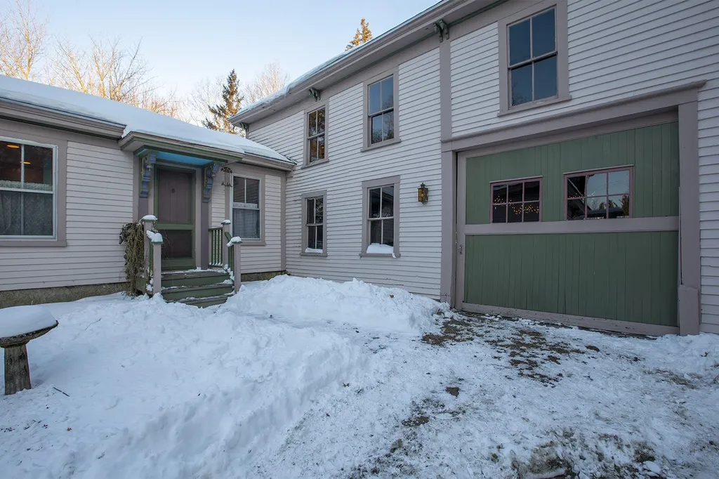 27 Pleasant Street Epping NH 03042